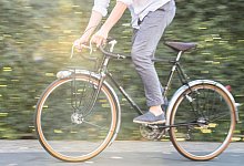 Pumpen, pflegen und pr&uuml;fen: So wird das Rad fr&uuml;hlingsfit - Foto: Robert G&uuml;nther/dpa-tmn