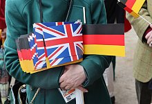 Deutsche und britische Fahnen - Jens Büttner/dpa