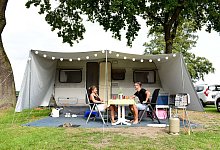 Urlaub auf dem Campingplatz - Foto: Tobias Hase/dpa-tmn