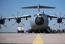 Fliegende Intensivstation - Foto: Ralf Hirschberger/dpa