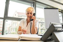 Mit Kunden sprechen k&ouml;nnen - Foto: Christin Klose/dpa-tmn
