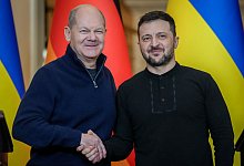 Bundeskanzler Scholz mit dem ukrainischen Pr&auml;sidenten Selenskyj - Kay Nietfeld/dpa