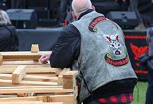 Osterfeuer auf dem Bahnbetriebswerk Bismarck in Gelsenirchen *** NUR F&Uuml;R REDAKTIONELLE ZWECKE *** E - 1 - IMAGO/Funke Foto Services