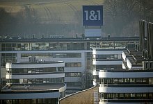 Das Foto zeigt den B&uuml;rokomplex des Internetunternehmens 1&1 in Montabaur. - Thomas Frey/dpa