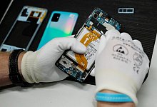 Alte Smartphones - Sebastian Willnow/dpa-Zentralbild/dpa