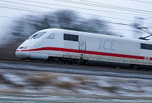 ICE auf freier Strecke - Jan Woitas/dpa-Zentralbild/dpa