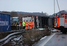 A2 nach schwerem Lastwagenunfall gesperrt - ein Toter - Christian M&uuml;ller/dpa