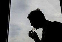 Speichelprobe - Luca Bruno/AP/dpa