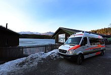 Mehrere Menschen auf zugefrorenem Eibsee eingebrochen - Karl-Josef Hildenbrand/dpa