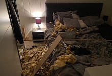 Die Waschb&auml;ren sind samt Decke ins Bett gest&uuml;rzt. - privat