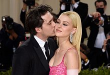 Brooklyn Beckham und Nicola Peltz - Foto: Evan Agostini/Invision via AP/dpa