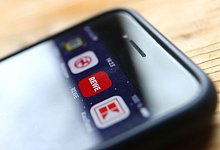 Icons der Apps verschiedener Handelsketten auf Smartphone - Karl-Josef Hildenbrand/dpa/dpa-tmn