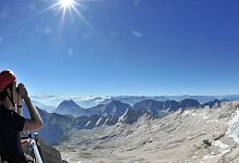 Helme im Test - Foto: Peter Kneffel