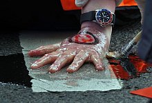 Klimaaktivisten blockieren Stra&szlig;e in K&ouml;ln - Ann-Marie Utz/dpa/Archivbild