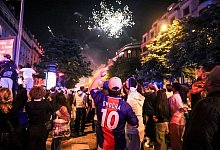 Chauffeur nach Fahrt in feiernde PSG-Fans in Gewahrsam - Thomas Padilla/AP/dpa
