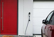 KfW-Förderung: So lädt das E-Auto günstiger mit Solarstrom - Bernd Diekjobst/dpa-tmn