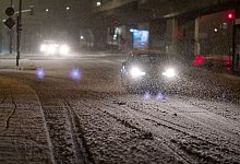 Schneefall &uuml;ber K&ouml;ln - Henning Kaiser/dpa