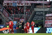 Spielunterbrechung - Foto: Michael Probst/AP/dpa