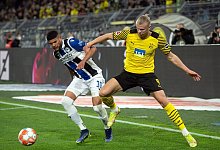 Erling Haaland (r) konnte nach siebenw&ouml;chiger Zwangspause wieder f&uuml;r den BVB auflaufen. - Bernd Thissen/dpa