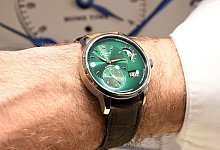 Luxusuhren in einem Juweliergeschäft - Uli Deck/dpa