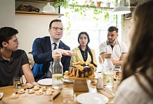 Jens Spahn in Pristina - Foto: Xander Heinl/Photothek/BMG/dpa