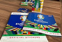 Topps-Sammelalbum zur EM 2024 - Miriam Schmidt/dpa