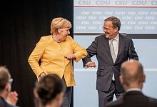 Merkel und Laschet - Foto: Michael Kappeler/dpa