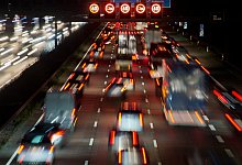 Verkehr auf der Autobahn A2 - picture alliance / dpa