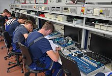 In der Ausbildungsst&auml;tte vom Braunkohlekraftwerk J&auml;nschwalde wollen Leag und Deutsche Bahn ihre Fachkr&auml;fte gemeinsam ausbilden. - Patrick Pleul/dpa