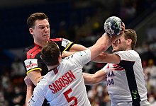 Aufgehalten - Foto: Marijan Murat/dpa