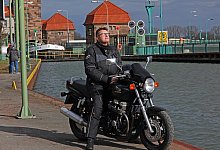&nbsp;Entspannt: Martin Freidank, Gesch&auml;ftsf&uuml;hrer ADAC OWL, war mit seinem Motorrad f&uuml;r eine Tour in Minden unterwegs. - Sarah Jonek
