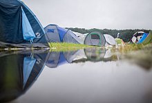 Zelte auf Hurricane-Festival stehen nach Unwetter unter Wasser - Sophia Kembowski/dpa/dpa-tmn