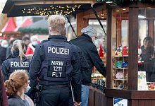 Reul: Keine Anschlagsplanungen für Weihnachtsmärkte bekannt - Roland Weihrauch/dpa