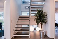 Der Blick auf eine Innentreppe - Laura Ludwig/dpa-tmn