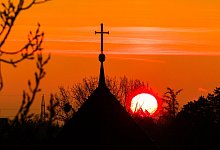 Wintermorgen in Niedersachsen - Julian Stratenschulte/dpa