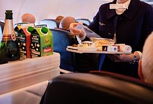 Lebensmittel in einem Flugzeug - Christoph Soeder/dpa/dpa-tmn