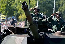 Tag der polnischen Streitkr&auml;fte in Warschau - Czarek Sokolowski/AP/dpa