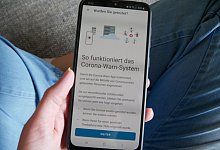 Wer sich mit dem Virus infiziert hat, sollte das Ergebnis in der App angeben, damit andere Nutzer &uuml;ber den Kontakt informiert werden k&ouml;nnen. - Jemima Wittig