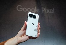 Smartphone Google Pixel 10 - Andrej Sokolow/dpa