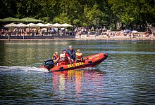 DLRG - Foto: Moritz Frankenberg/dpa