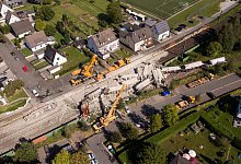 Nach der Entgleisung eines Güterzuges mit einer toten Person - Friso Gentsch/dpa