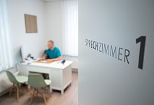 Hausarztpraxis - Sebastian Kahnert/dpa