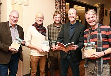 Präsentieren das neue Jahrbuch - Knut Dinter