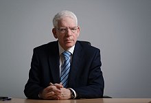 Josef Schuster, Pr&auml;sident des Zentralrats der Juden in Deutschland, sitzt bei einem Fototermin in seinem B&uuml;ro. - Nicolas Armer/dpa