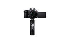 Im Vlogging-Kit mit Haltestativ und Bluetooth-Fernbedienung ist die Nikon Z 30 für 1000 Euro zu haben. - Nikon/dpa-tmn