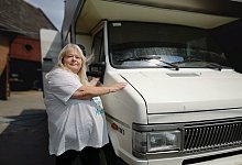 Wenn alle Stricke rei&szlig;en, m&ouml;chte Ulrieke P&uuml;tzer die M&ouml;bel irgendwo unterstellen und in ihr altes Sch&auml;tzchen - den Wohnwagen - ziehen. - Ilja Regier