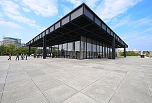 Die Neue Nationalgalerie in Berlin wird am Wochenende zur Mahnwache. - Soeren Stache/dpa-Zentralbild/dpa
