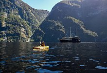 Kayakfahrer im Crooked Arm - Florian Sanktjohanser/dpa-tmn