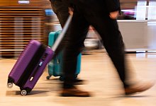 Reiseverkehr am Flughafen BER - Christophe Gateau/dpa