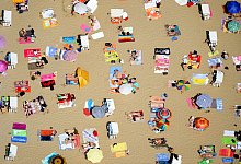 Badegäste am Strandbad Wannsee - Ralf Hirschberger/dpa-Zentralbild/dpa